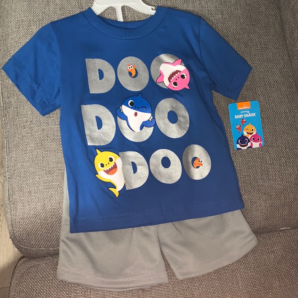 Baby shark boys 2 piece set boys size 3T